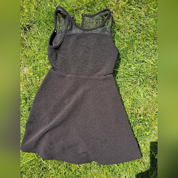 JUNIORS PEEKABOO DRESS